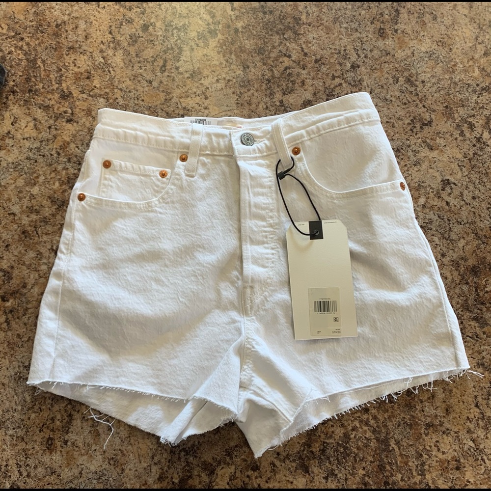 Levi shorts NWT